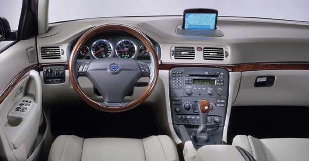 2015 Toyota Avensis interior