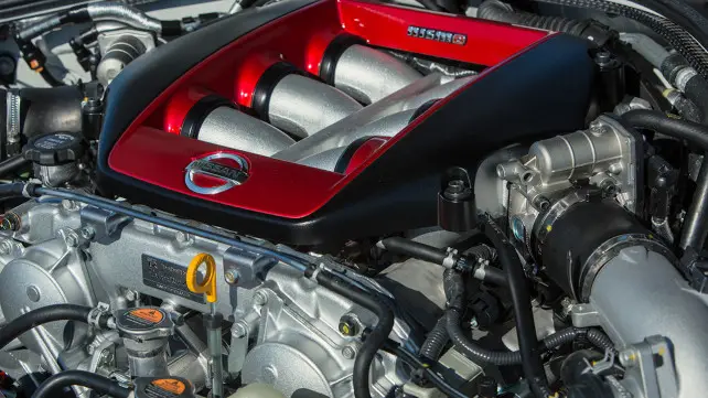 2015 Nissan GT-R vs Toyota TS040 Hybrid  Nissan engine