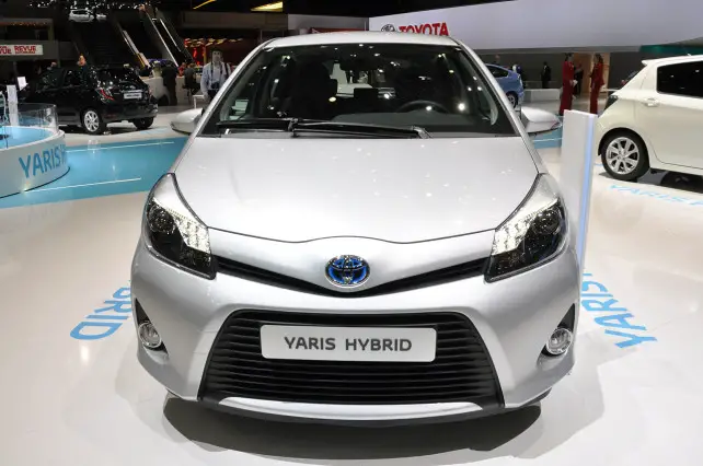2015 Toyota Yaris Hybrid front grill