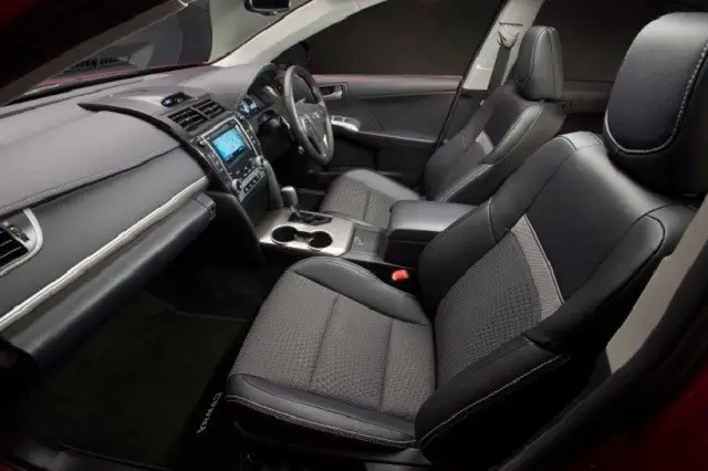 2016-Toyota-Camry-Photos of Interior