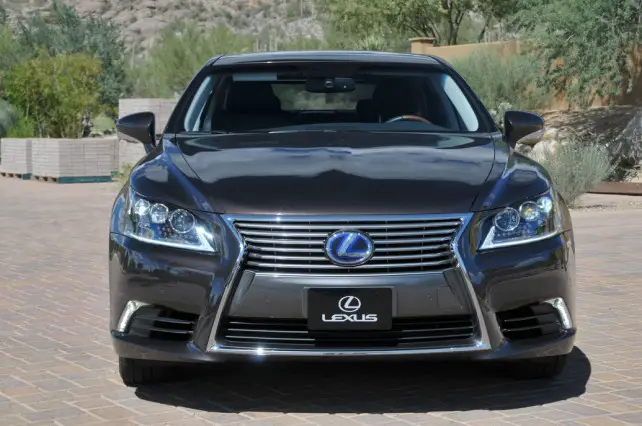 2014 Lexus LS600h front grill