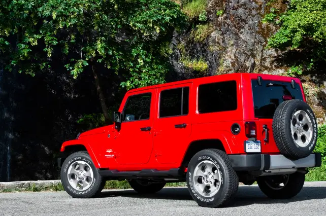 2014 Jeep Wrangler Unlimited vs Toyota 4Runner TRD Pro rear red