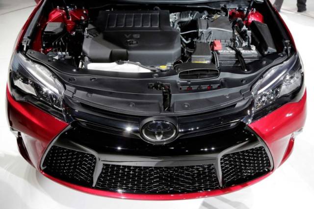 2015 Honda Accord vs Toyota Camry engine of camry