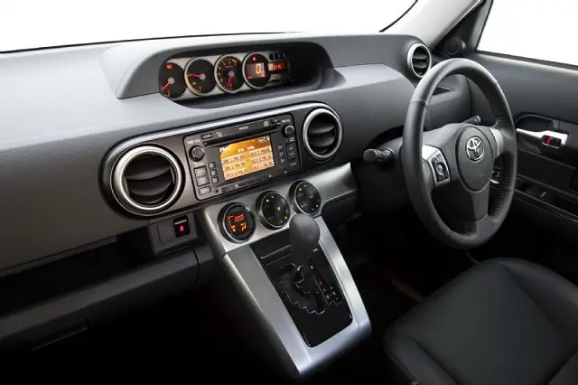 2015 Toyota Rukus interior