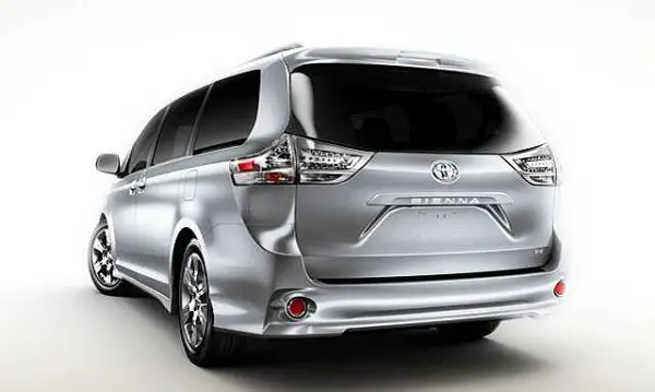 2016-Toyota-Sienna-rear