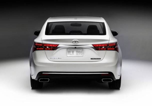 toyota-avalon-2017-back