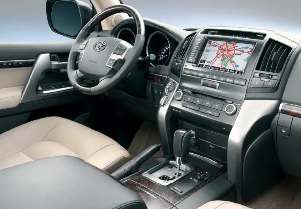 2015 Toyota  Land Cruiser V8 interior