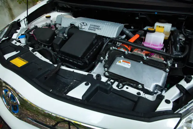 2015 Toyota Auris Touring Sports Hybrid engine