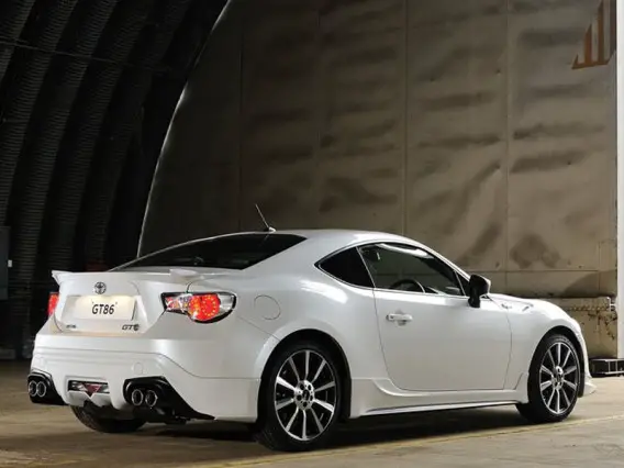 2015 Toyota GT 86 Coupe rear side
