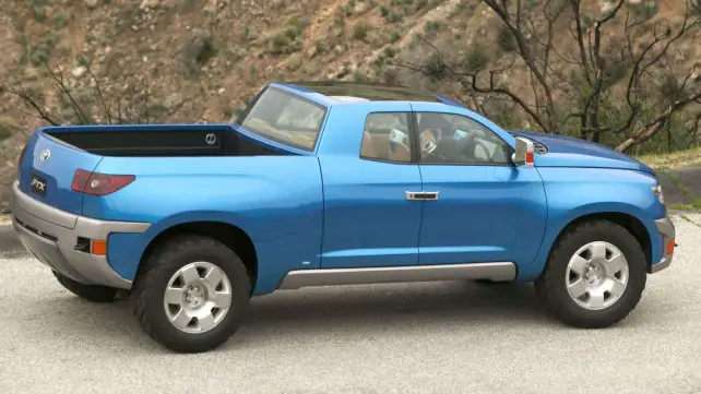 2015 Toyota Hilux exterior side