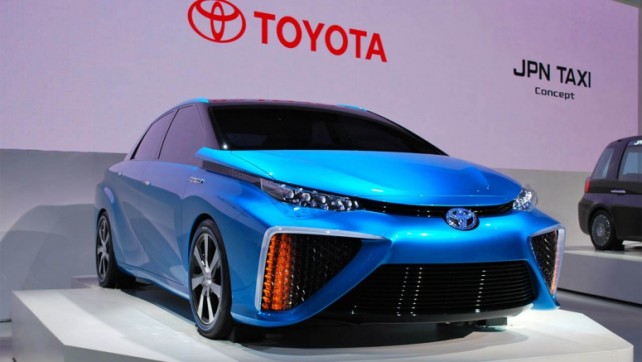 Toyota 2015 Cell Hydrogen Car