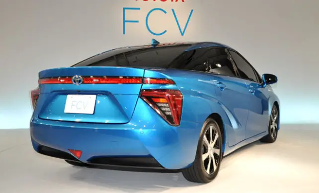 toyota-fcv-hydrogen-2015-version-rear