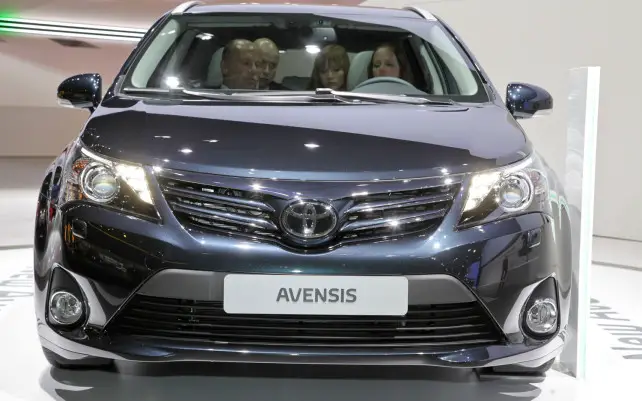 2014 Toyota Avensis 2.0 D-4D Sol front grill