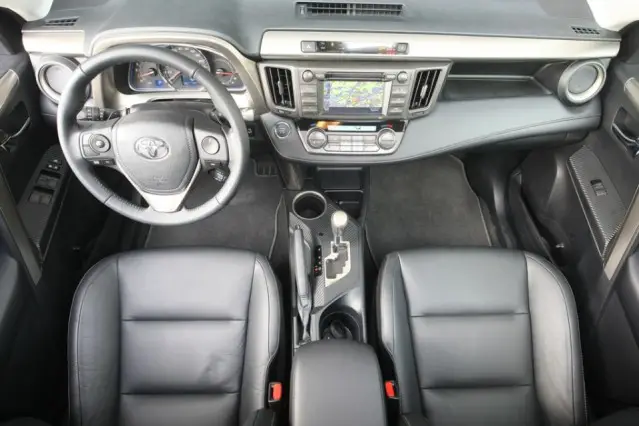 2014 Toyota RAV4 2.2 D-CAT interior
