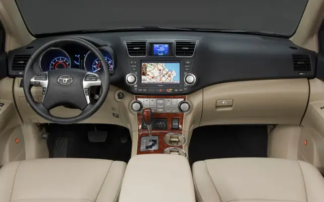 2015 Toyota Kluger interior