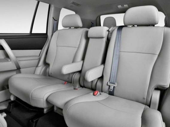 2016 Toyota Highlander inside