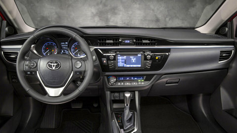 2014 Toyota Corolla vs 2014 Hyundai Elantra interior