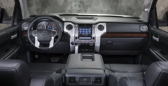 2015 Chevrolet Colorado VS 2015 Toyota Tacoma tacoma interior