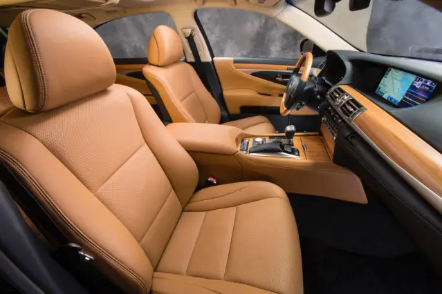 2014 Lexus LS600h inside