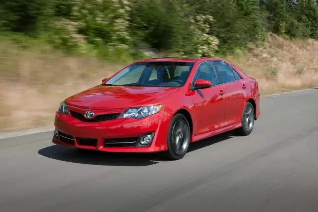 2014 Toyota Camry Se front