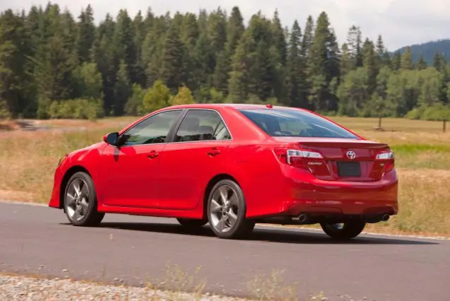 2014 Toyota Camry Se side