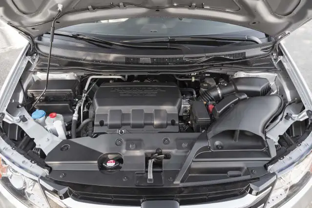 2014 Toyota Sienna VS 2014 Honda Odyssey engine honda
