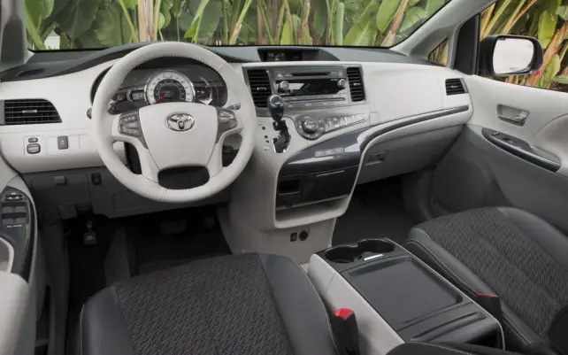 2014 Toyota Sienna VS 2014 Honda Odyssey sienna steering wheel