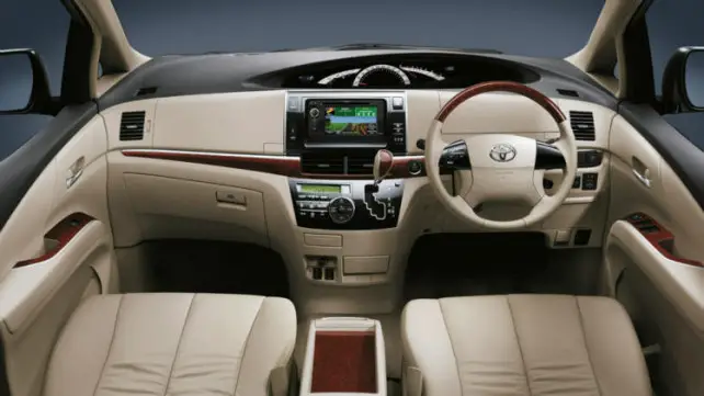2015 Toyota Tarago interior