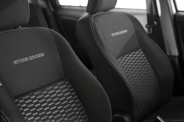 2014 Toyota Etios Cross seats