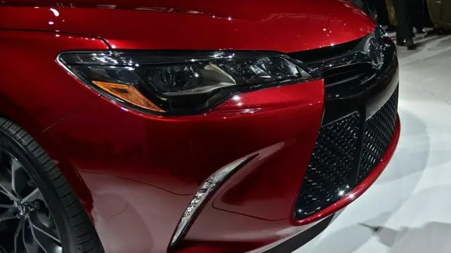 2015 Toyota Camry front light