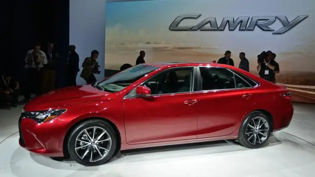 2015 Toyota Camry side