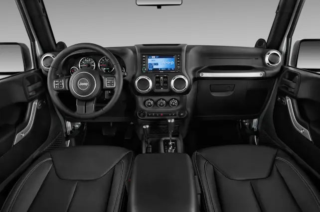 2014 Jeep Wrangler Unlimited vs Toyota 4Runner TRD Pro jeep interior