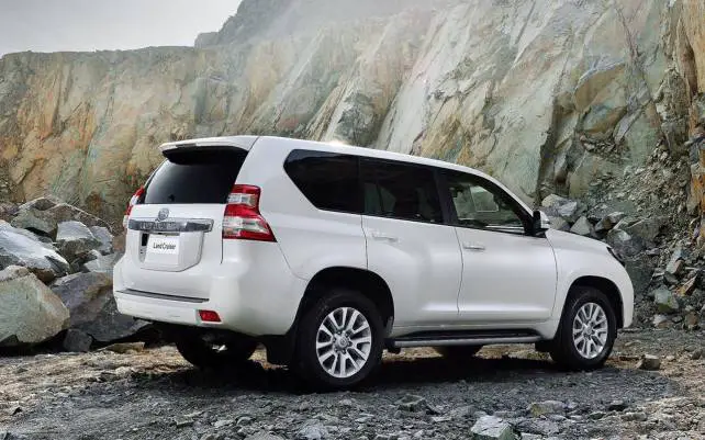 2015 Toyota Land Cruiser rear