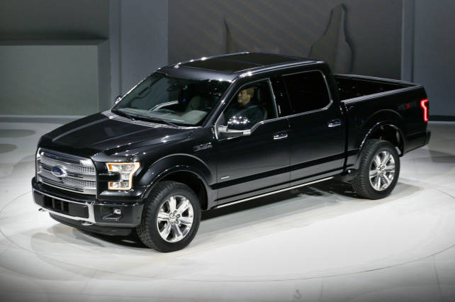 2015 Ford F-150 VS 2015 Toyota Tundra ford f150 front side