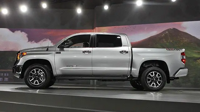 2016 Nissan Titan VS 2016 Toyota Tundra tundra