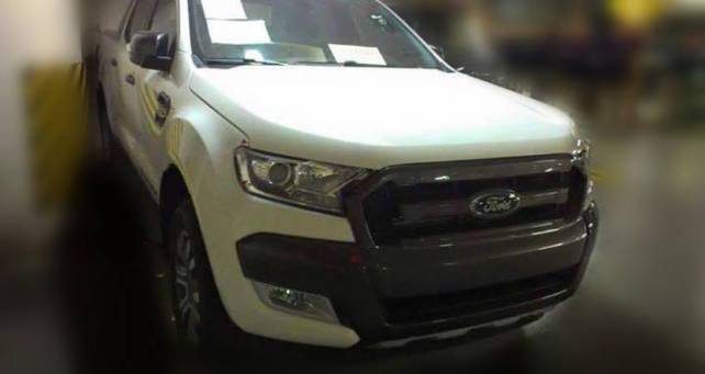 2015 Ford Ranger vs. 2015 Toyota Hilux  ford grill