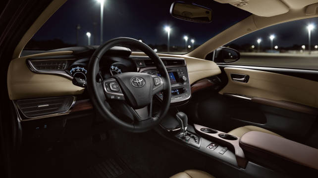 2015 Toyota Avalon vs. 2015 Chevrolet Impala interior