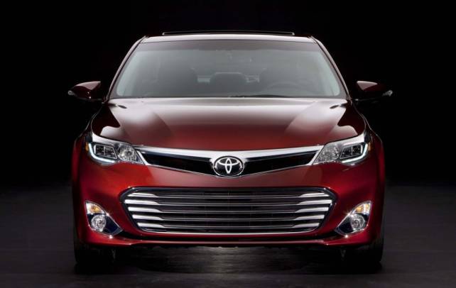 2015 Toyota Avalon vs. 2015 Hyundai Genesis front grill avalon