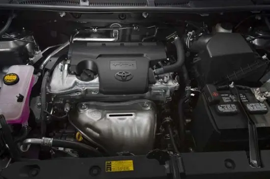 2016-Toyota-RAV4-engine