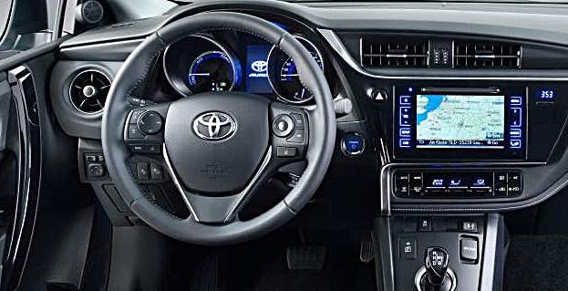 2017-toyota-auris-interior