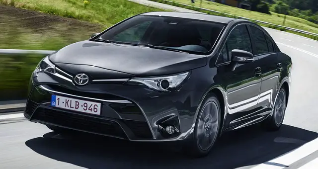 2017-toyota-avensis-front