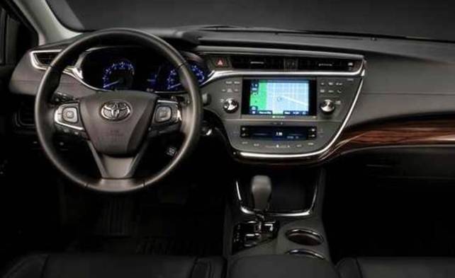 2017-toyota-avensis-interior