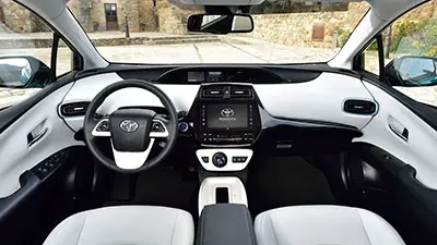 2018-Toyota-Prius-interior