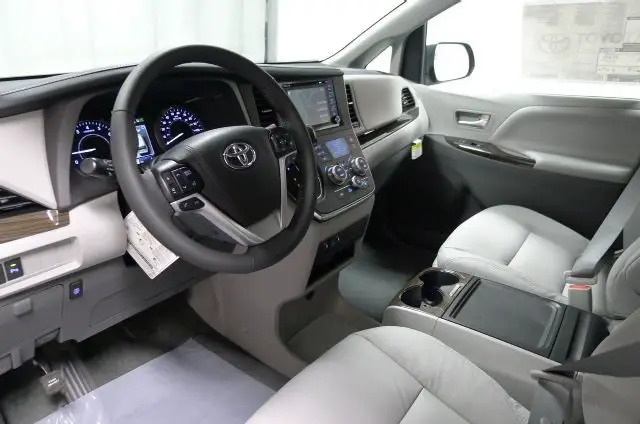 2019 Toyota Sienna 